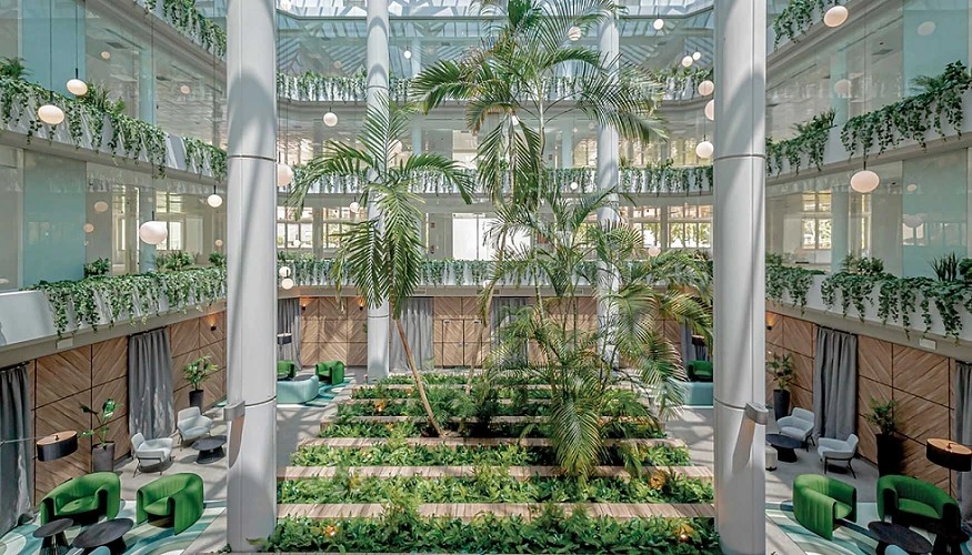 Alfaro-Manrique Atelier y Gerflor transforman el edificio ARA: un nuevo icono verde en Madrid